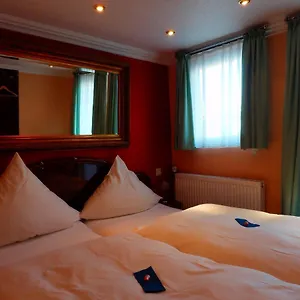 3* Botel Hotelschiff Perle